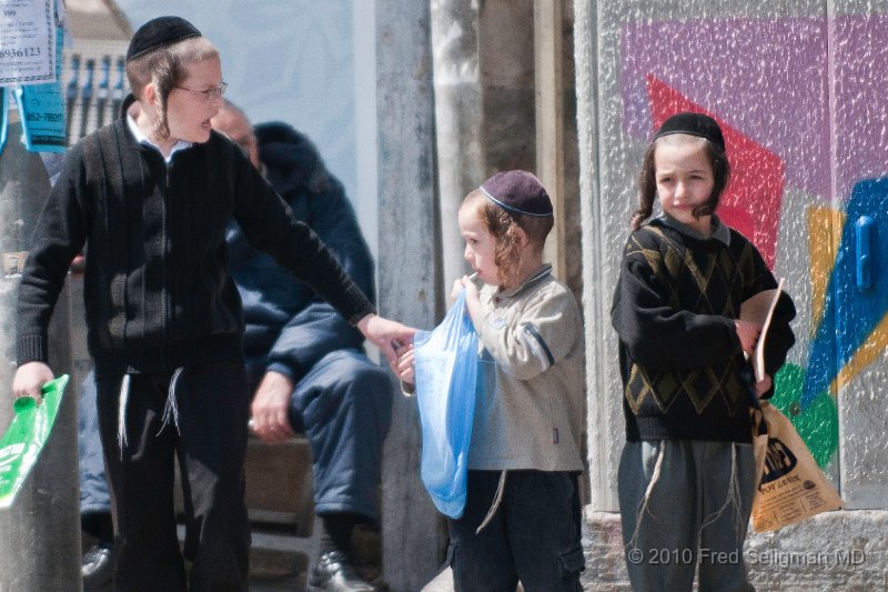 20100409_113500 D300.jpg - Annoying one's older brother,Mea Shearim